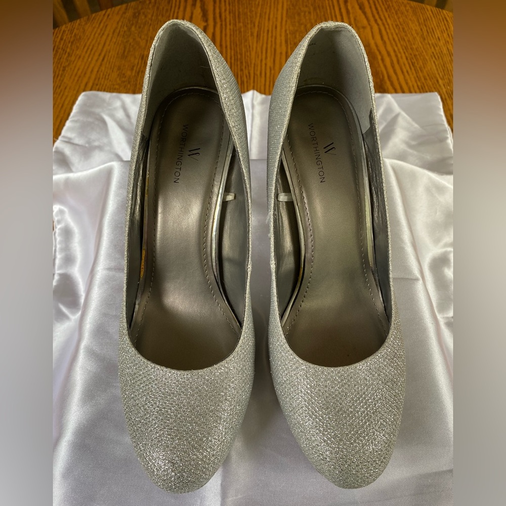 Worthington Women’s size 8 1/2, Silver